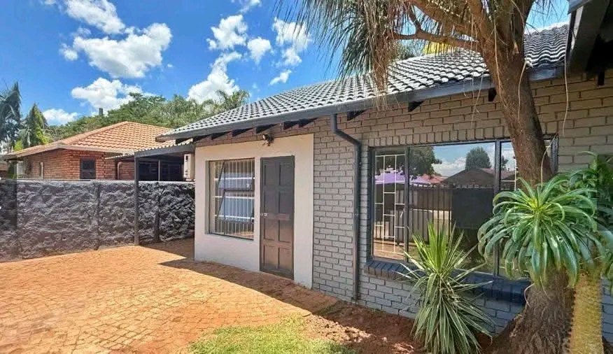 3 Bedroom Property for Sale in Doornpoort AH Gauteng