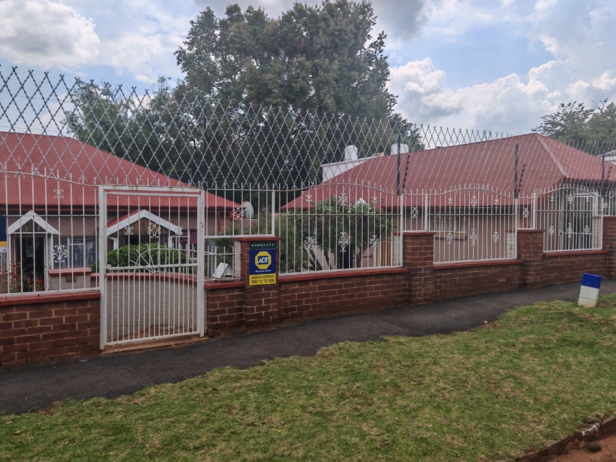 8 Bedroom Property for Sale in Observatory Gauteng