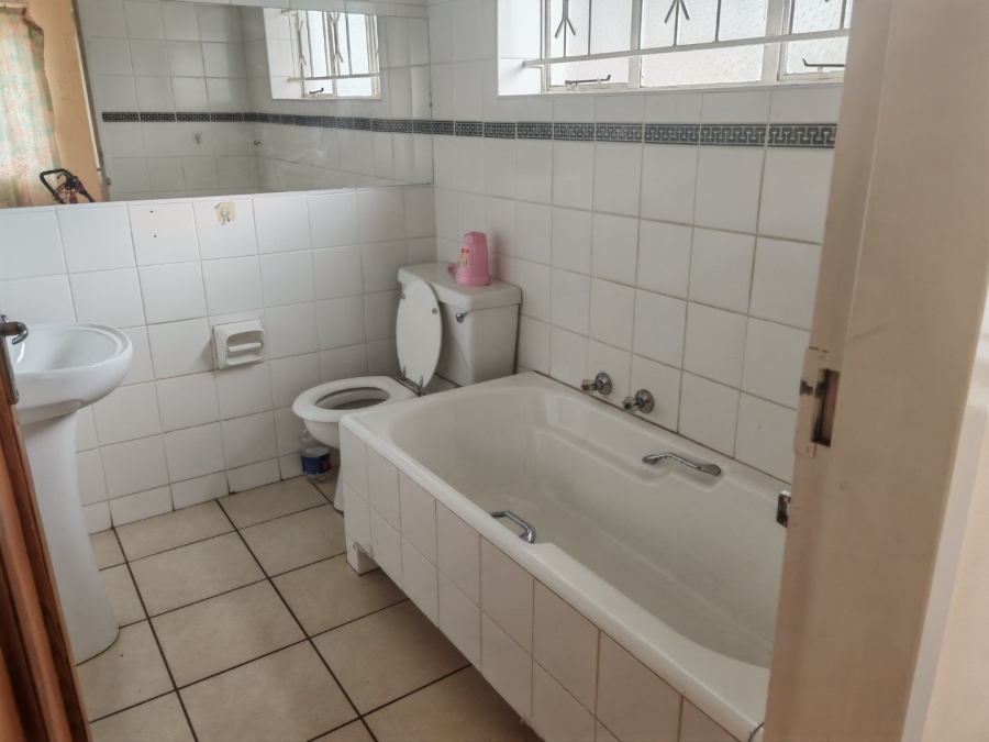 8 Bedroom Property for Sale in Observatory Gauteng