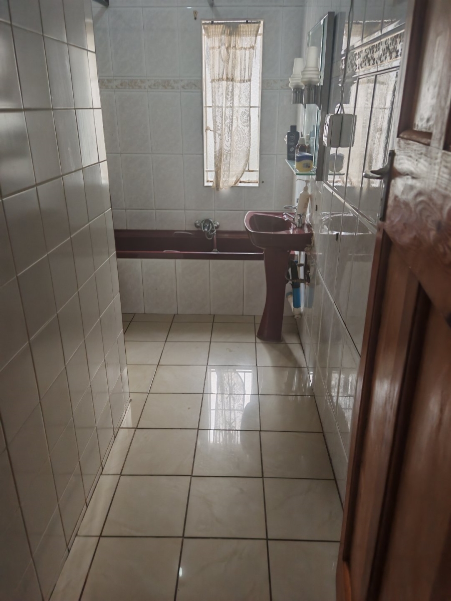 8 Bedroom Property for Sale in Observatory Gauteng