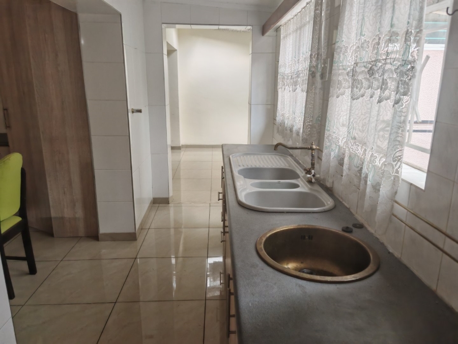 8 Bedroom Property for Sale in Observatory Gauteng