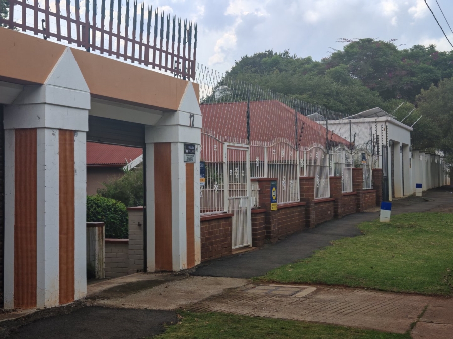 8 Bedroom Property for Sale in Observatory Gauteng