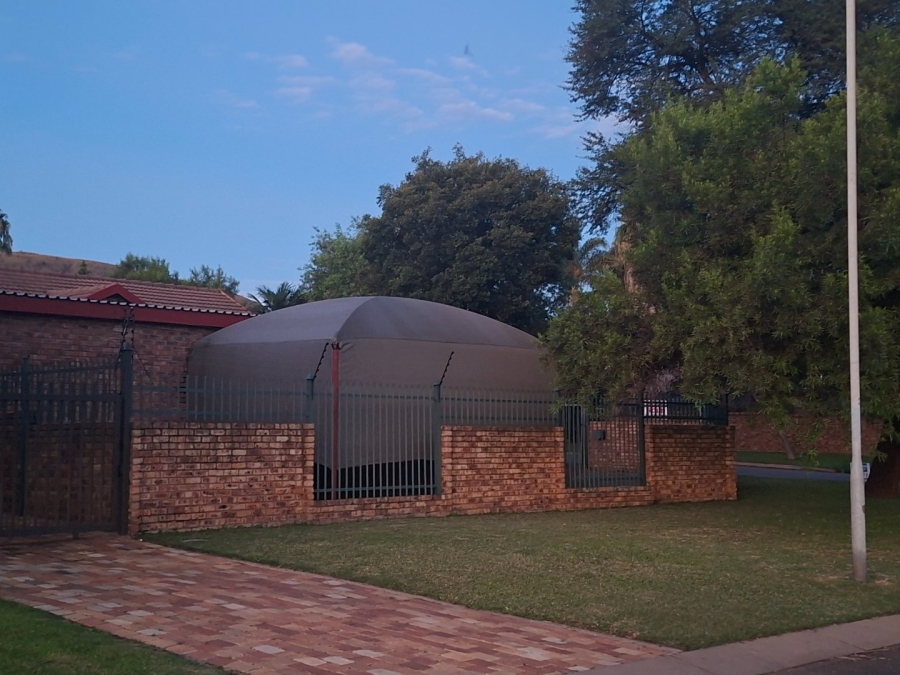  Bedroom Property for Sale in Suiderberg Gauteng