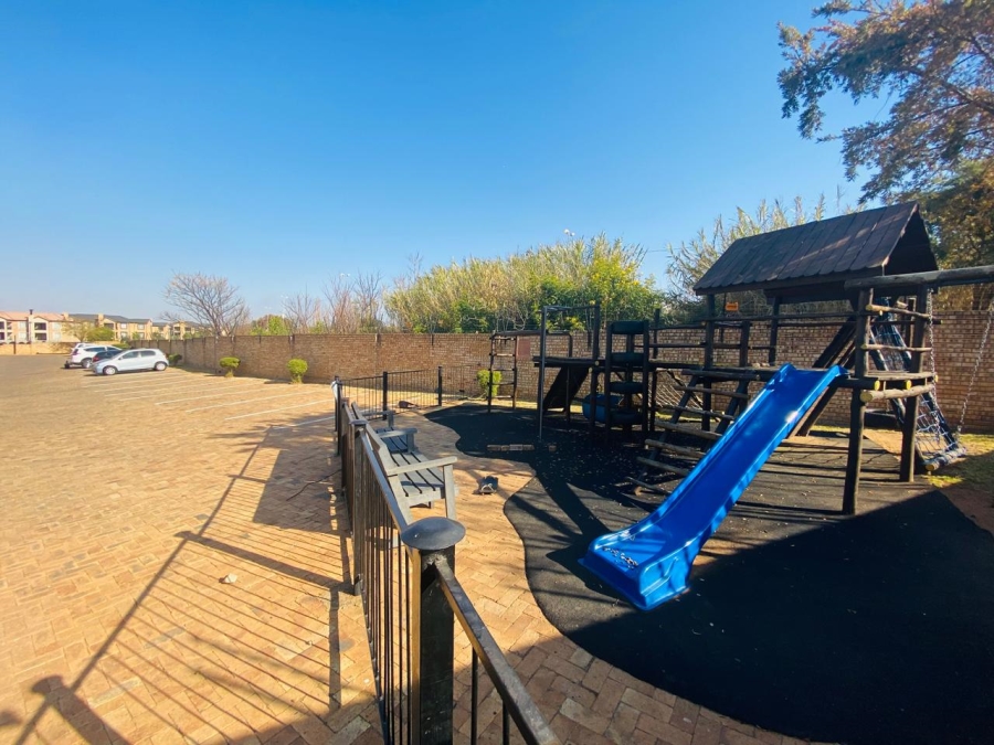 To Let 2 Bedroom Property for Rent in North Riding Gauteng
