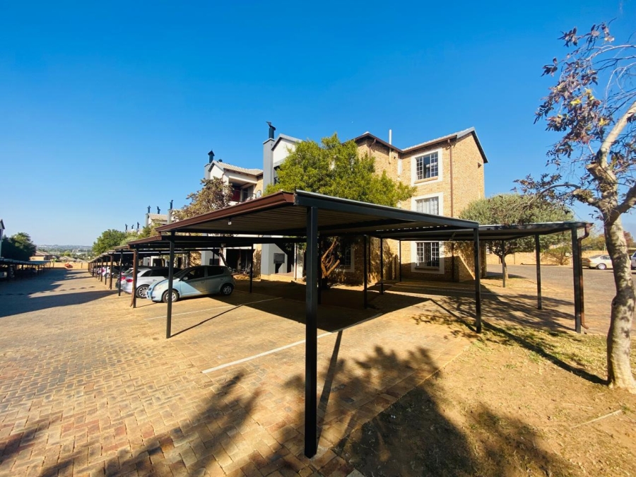 To Let 2 Bedroom Property for Rent in North Riding Gauteng