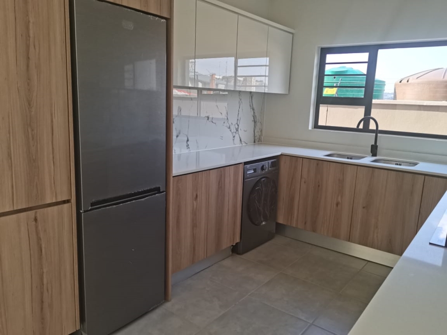 To Let 3 Bedroom Property for Rent in Waterfall Gauteng