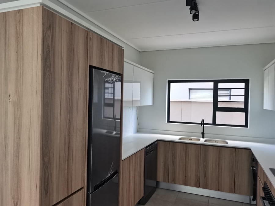 To Let 3 Bedroom Property for Rent in Waterfall Gauteng