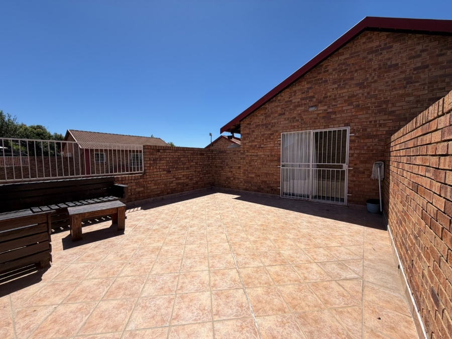 2 Bedroom Property for Sale in Highveld Gauteng