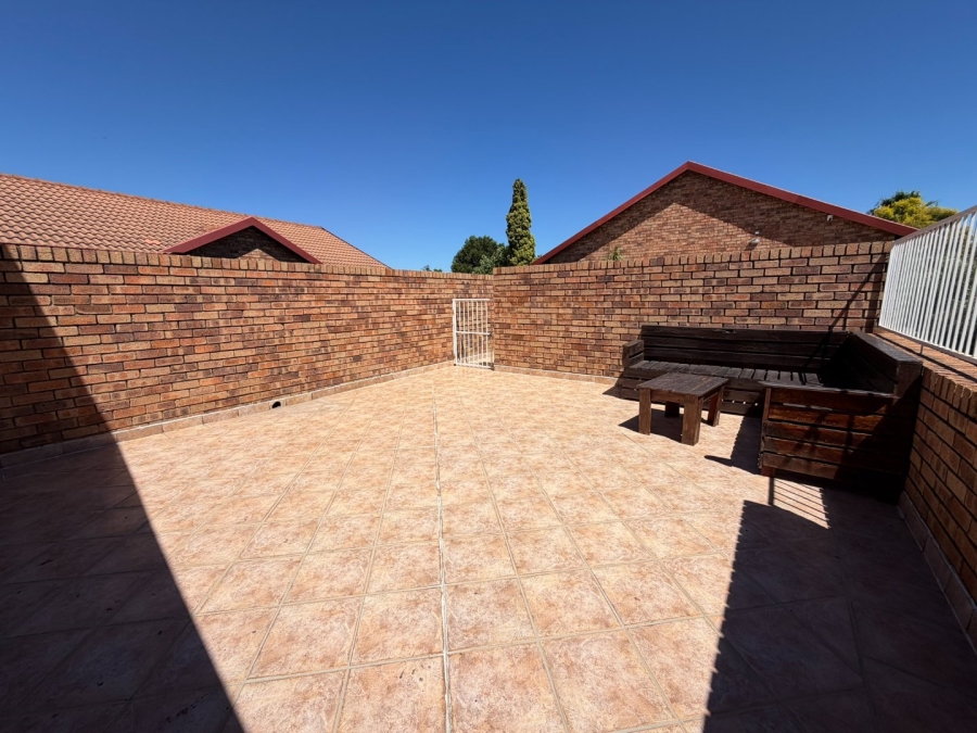 2 Bedroom Property for Sale in Highveld Gauteng
