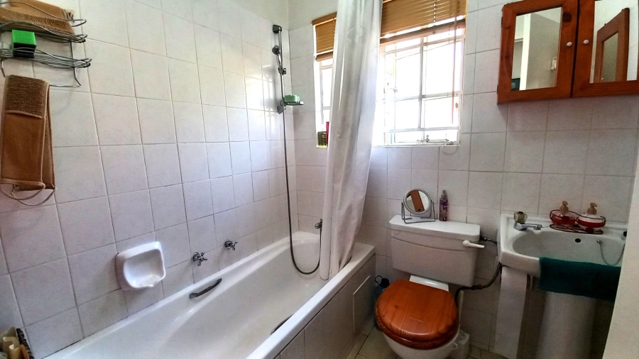2 Bedroom Property for Sale in The Reeds Gauteng