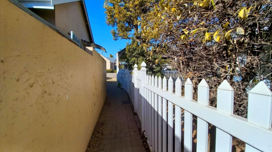 2 Bedroom Property for Sale in The Reeds Gauteng