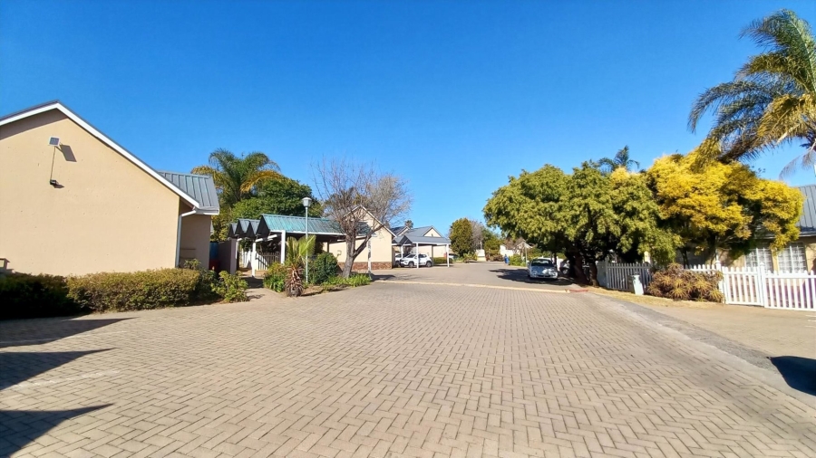 2 Bedroom Property for Sale in The Reeds Gauteng