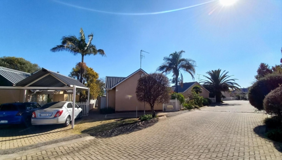 2 Bedroom Property for Sale in The Reeds Gauteng