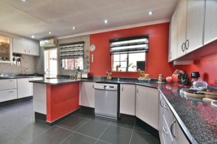 5 Bedroom Property for Sale in Elandspark Gauteng