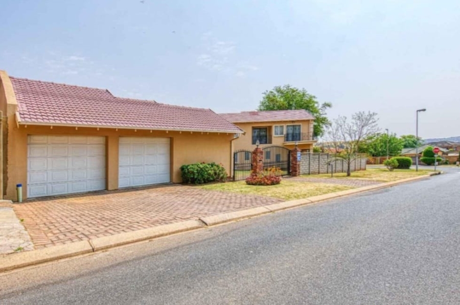 5 Bedroom Property for Sale in Elandspark Gauteng