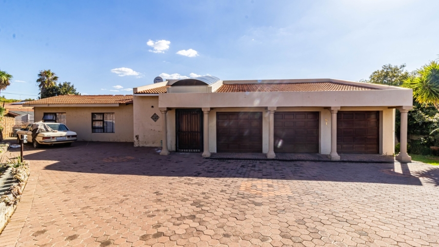 3 Bedroom Property for Sale in Mulbarton Gauteng