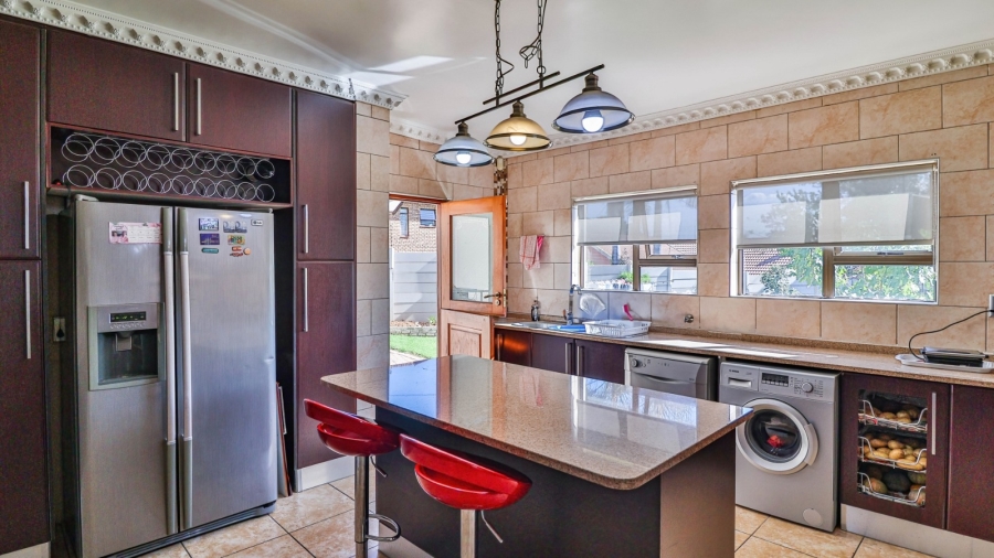 3 Bedroom Property for Sale in Mulbarton Gauteng