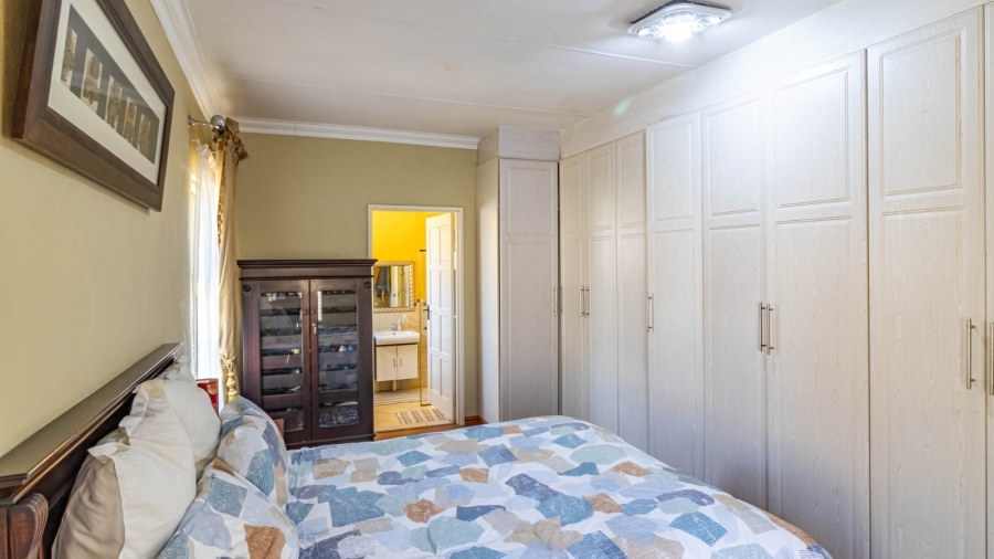 3 Bedroom Property for Sale in Mulbarton Gauteng