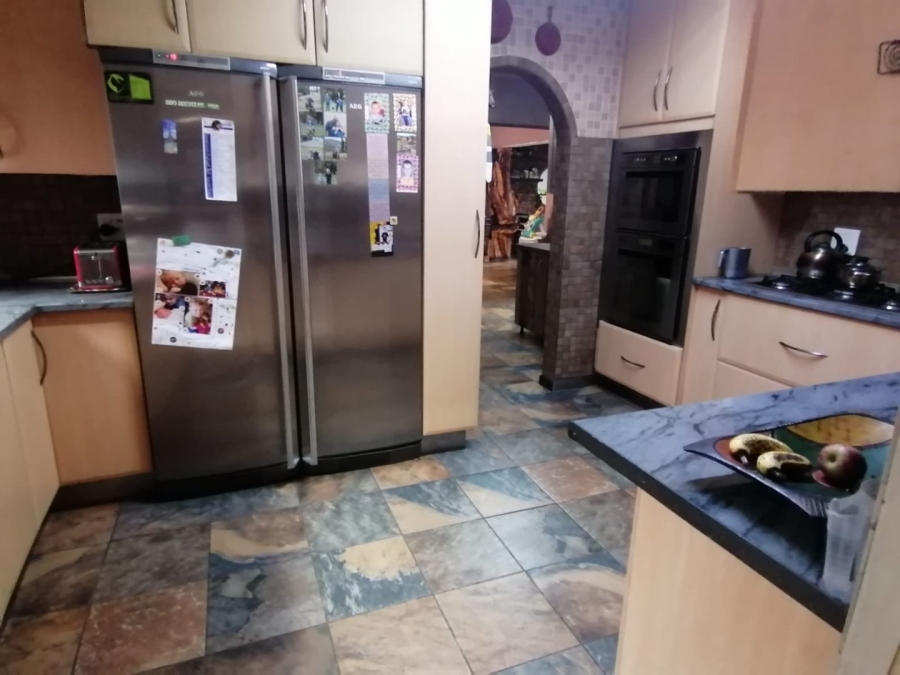 3 Bedroom Property for Sale in Bonaero Park Gauteng