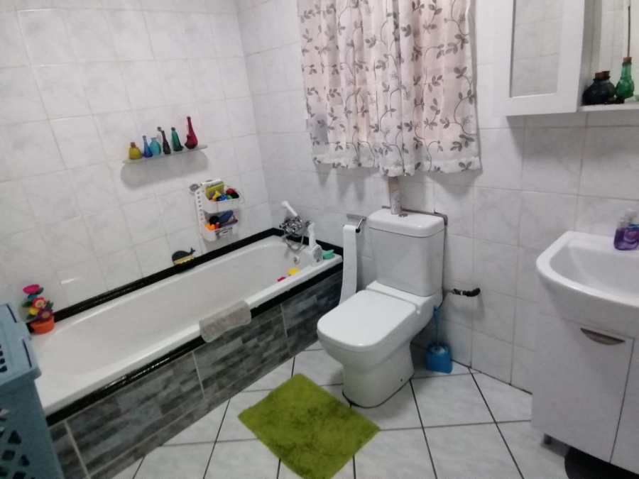 3 Bedroom Property for Sale in Bonaero Park Gauteng