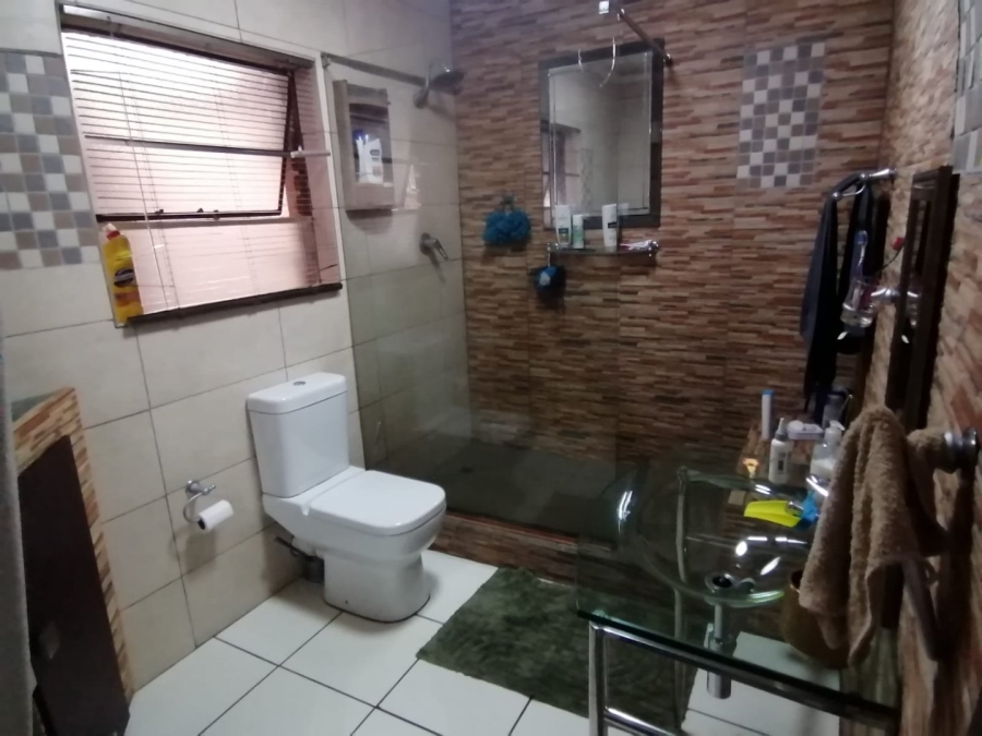 3 Bedroom Property for Sale in Bonaero Park Gauteng
