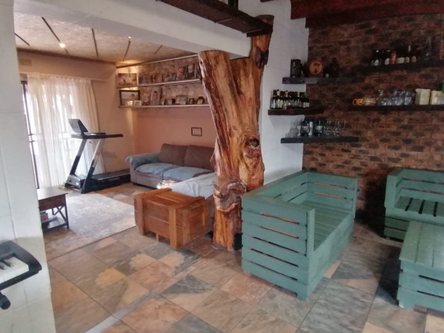 3 Bedroom Property for Sale in Bonaero Park Gauteng