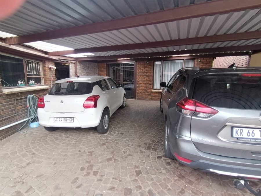 3 Bedroom Property for Sale in Bonaero Park Gauteng