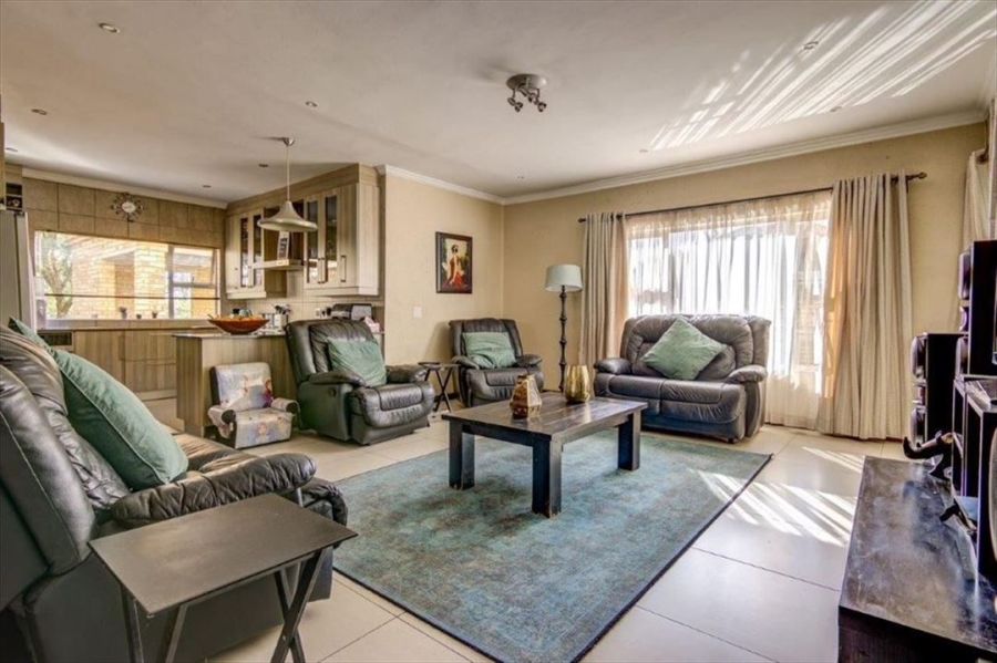 4 Bedroom Property for Sale in Glen Erasmia Gauteng