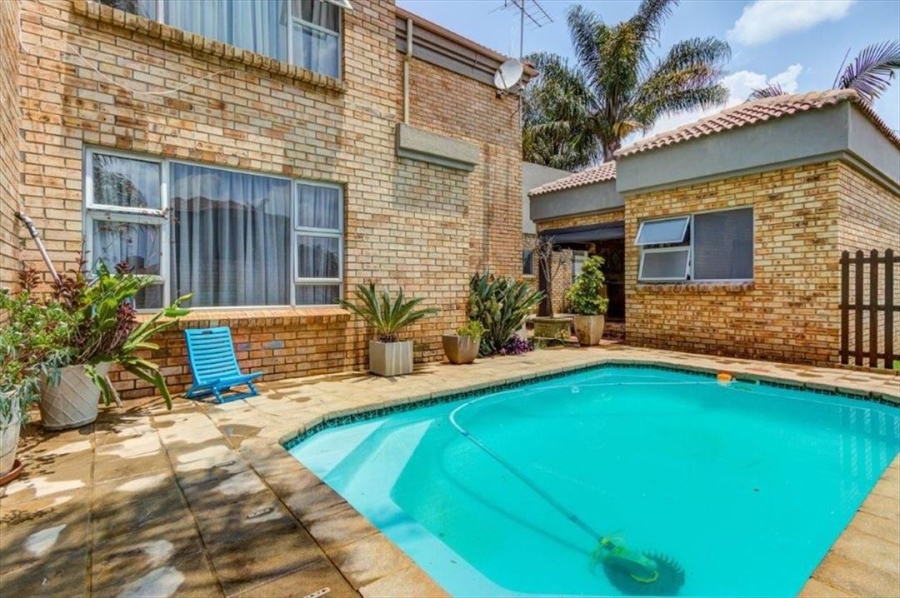 4 Bedroom Property for Sale in Glen Erasmia Gauteng