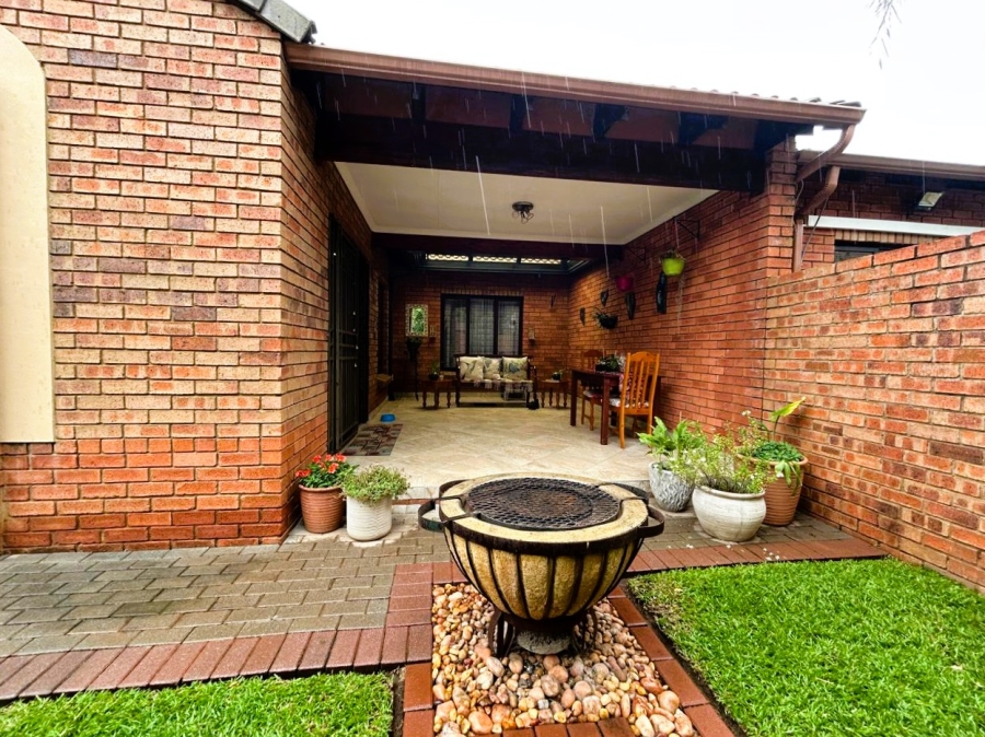 2 Bedroom Property for Sale in Eco Park Gauteng