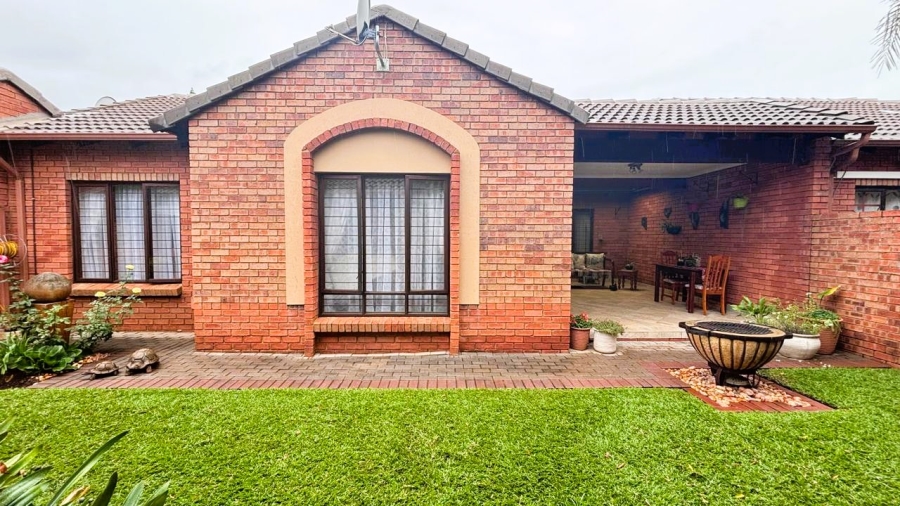 2 Bedroom Property for Sale in Eco Park Gauteng