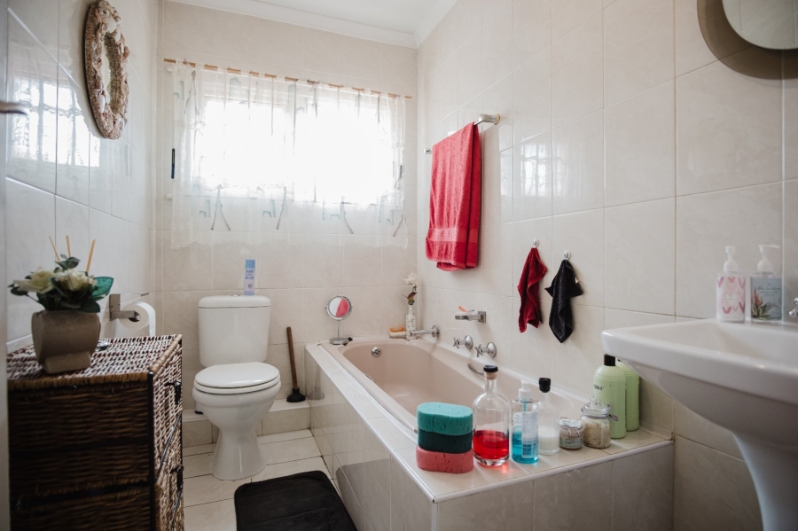 3 Bedroom Property for Sale in Bassonia Gauteng