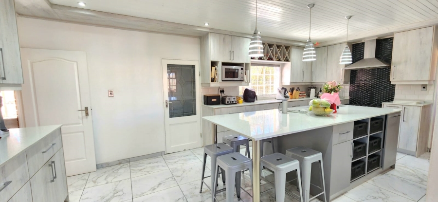 5 Bedroom Property for Sale in Winchester Hills Gauteng