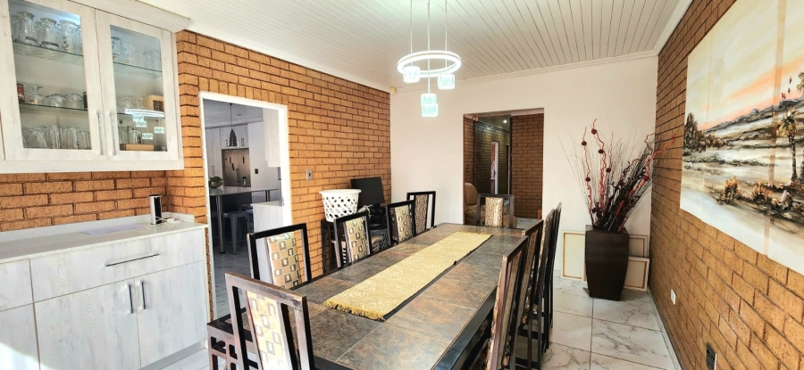 5 Bedroom Property for Sale in Winchester Hills Gauteng