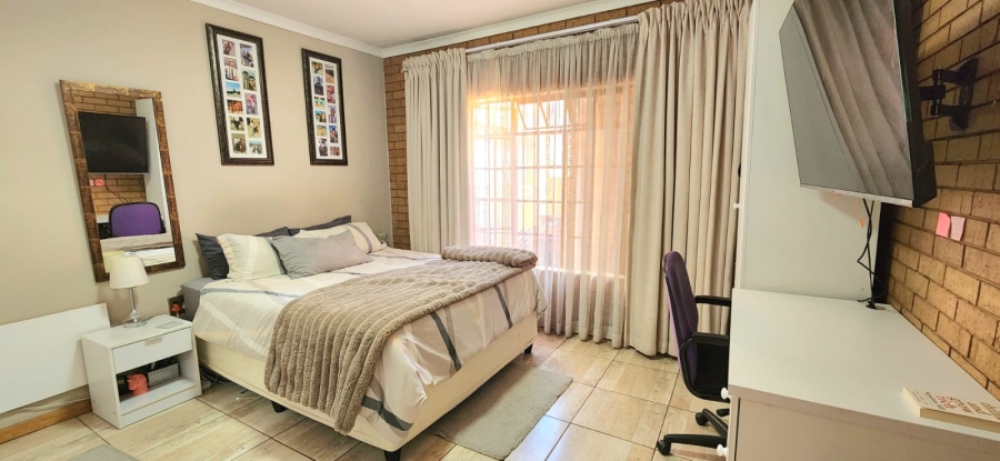 5 Bedroom Property for Sale in Winchester Hills Gauteng