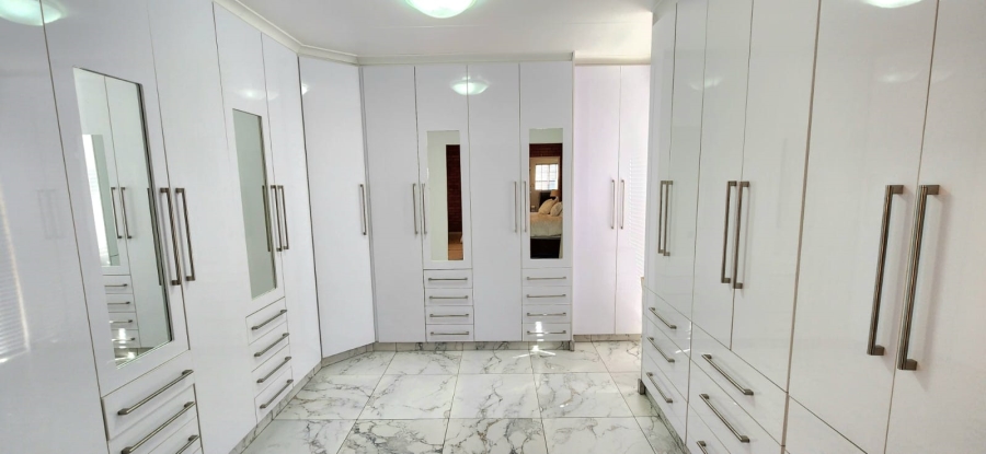 5 Bedroom Property for Sale in Winchester Hills Gauteng