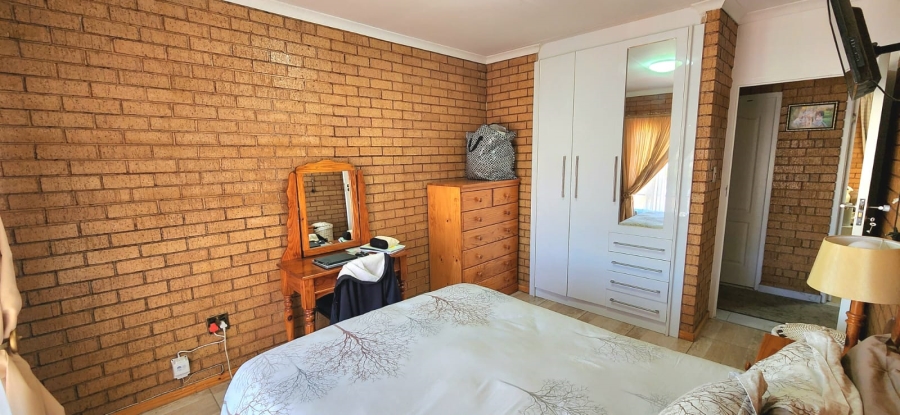 5 Bedroom Property for Sale in Winchester Hills Gauteng