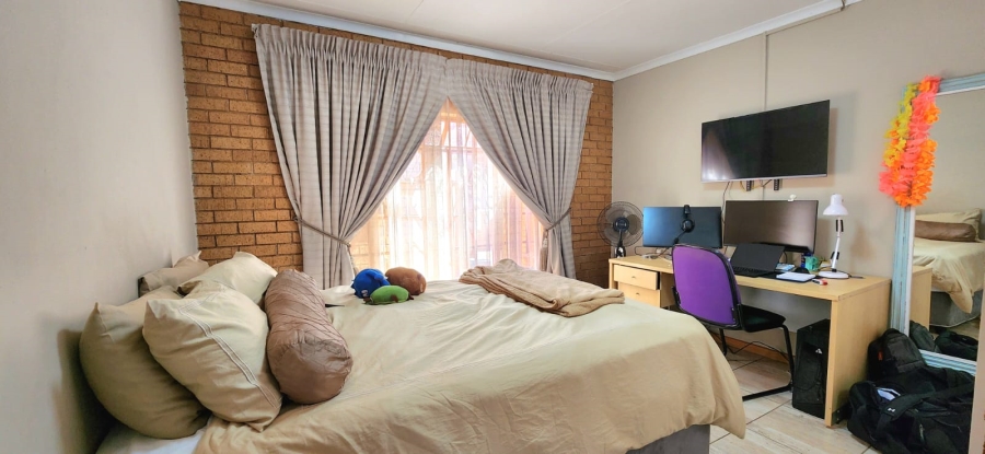 5 Bedroom Property for Sale in Winchester Hills Gauteng
