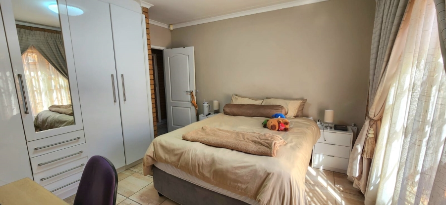 5 Bedroom Property for Sale in Winchester Hills Gauteng