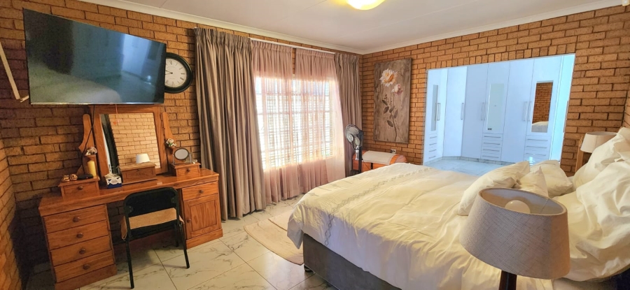 5 Bedroom Property for Sale in Winchester Hills Gauteng