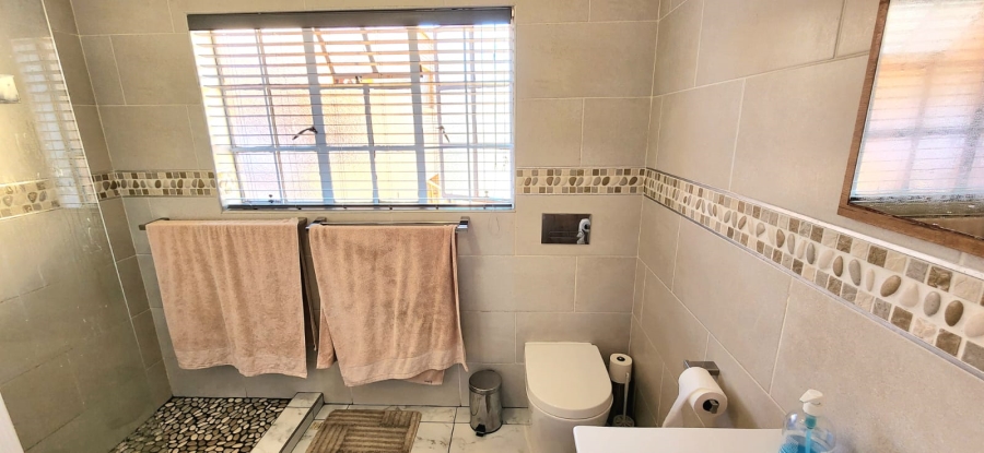 5 Bedroom Property for Sale in Winchester Hills Gauteng