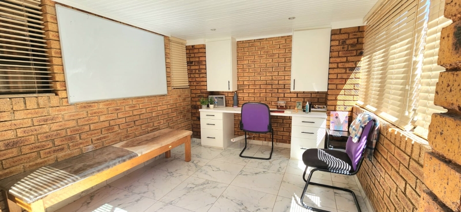 5 Bedroom Property for Sale in Winchester Hills Gauteng