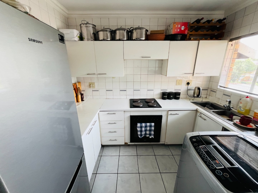 2 Bedroom Property for Sale in Buccleuch Gauteng