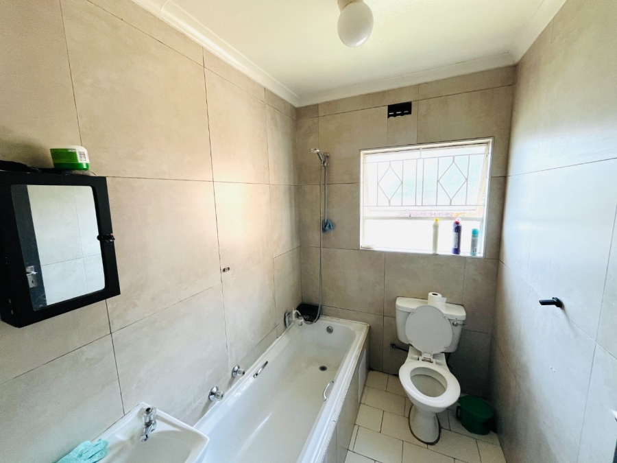 2 Bedroom Property for Sale in Buccleuch Gauteng