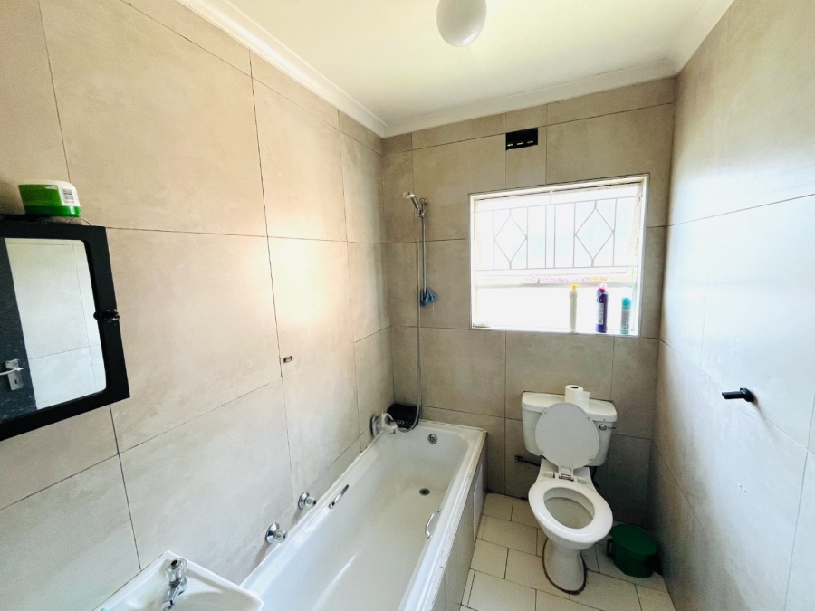 2 Bedroom Property for Sale in Buccleuch Gauteng
