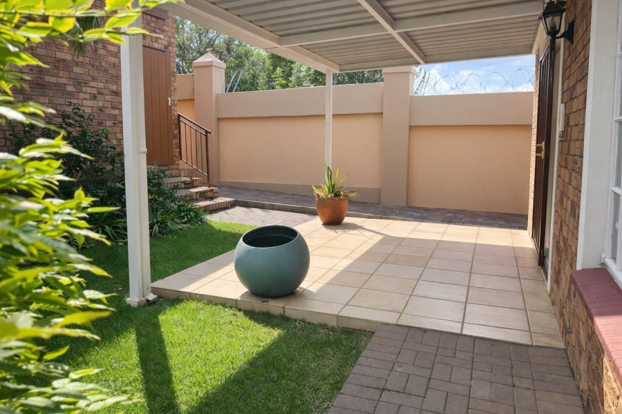 2 Bedroom Property for Sale in Honeydew Grove Gauteng