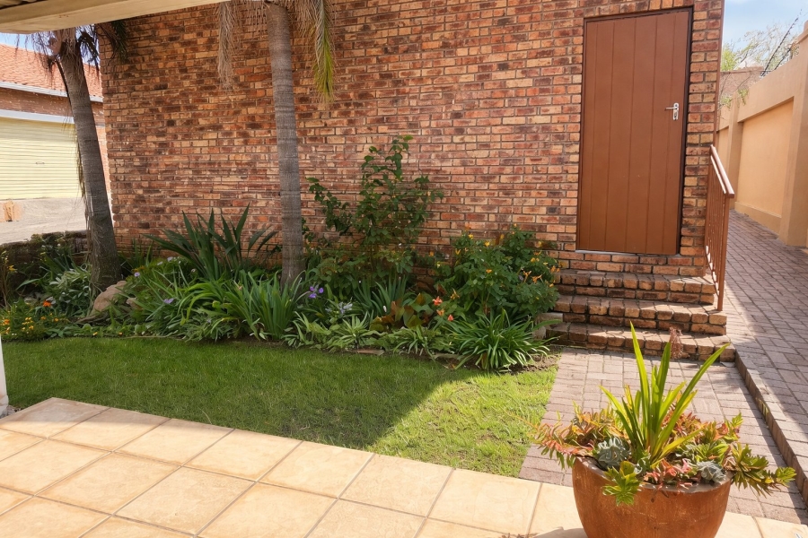 2 Bedroom Property for Sale in Honeydew Grove Gauteng
