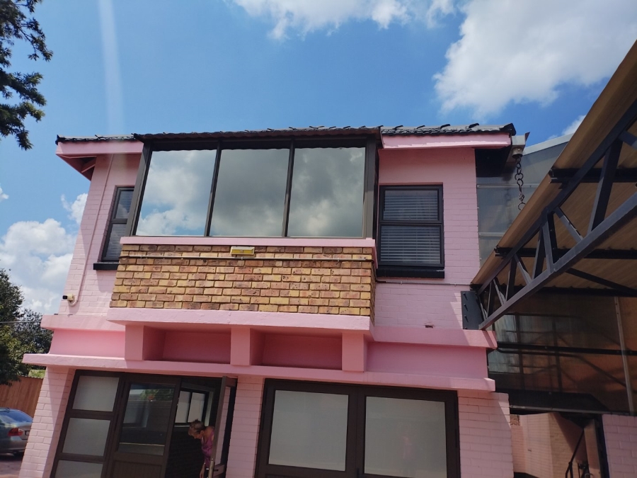 To Let commercial Property for Rent in Strubenvale Gauteng