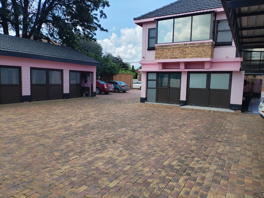 To Let commercial Property for Rent in Strubenvale Gauteng