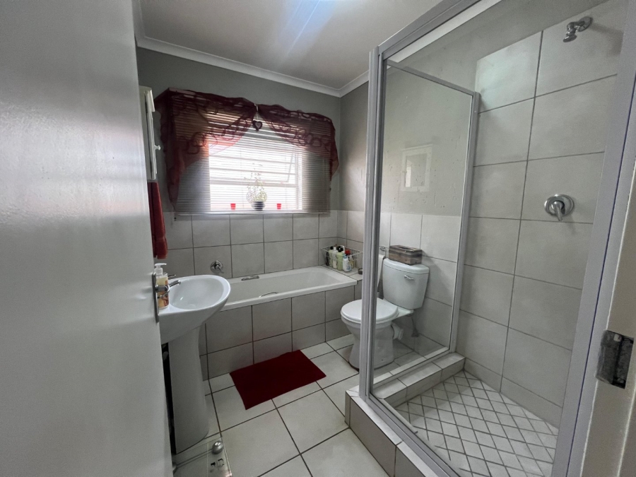3 Bedroom Property for Sale in Wilgeheuwel Gauteng